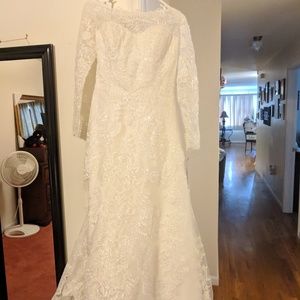 Beautiful, Ivory, Lace NWT Wedding Dress
